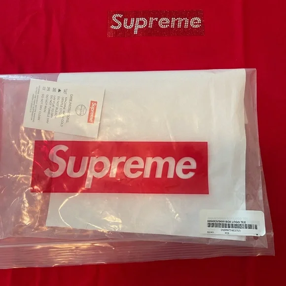 Supreme Swarovski box logo size M brand new